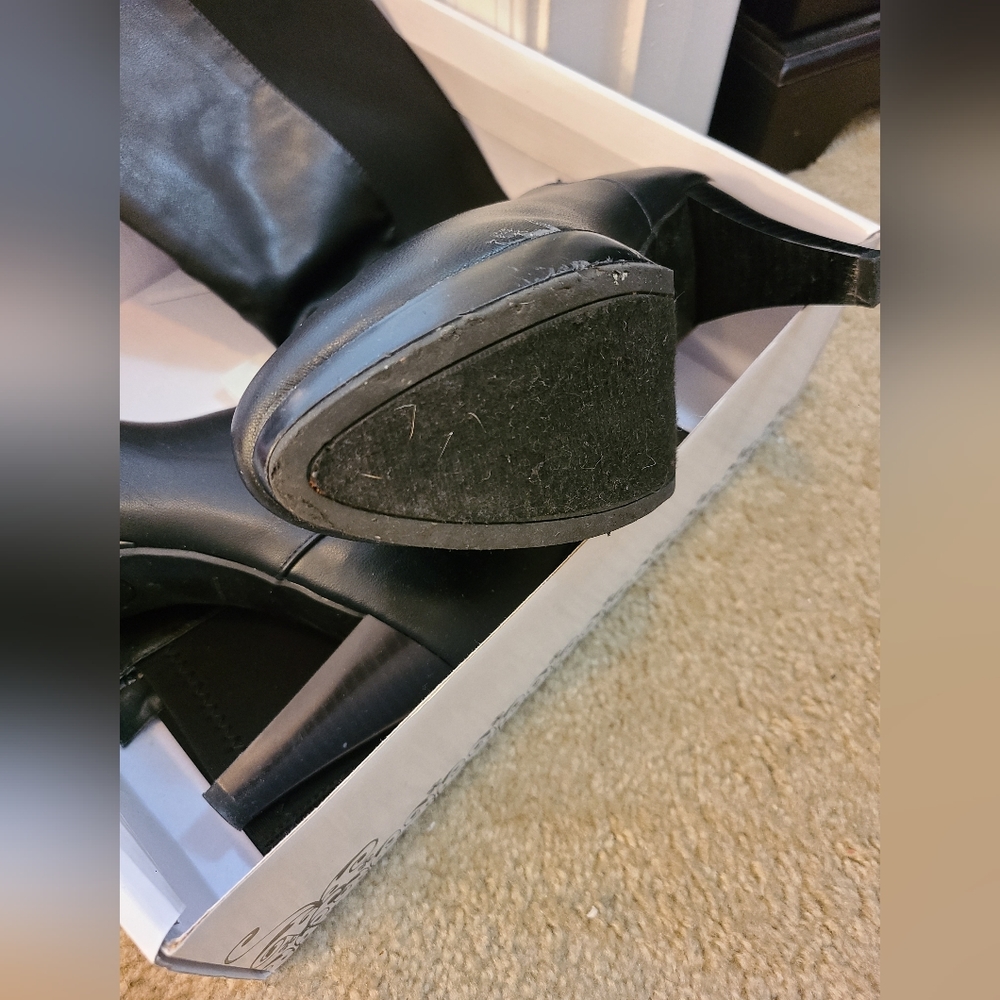 Heel Boot - Picture 4 of 4